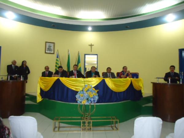 Entrega de Título de Cidadão Florianense e homenagens marcam sessão solene.(Imagem:FlorianoNews)