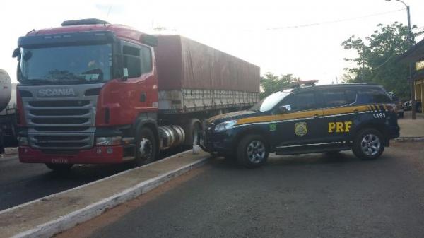 PRF apreende veículos de carga com queixa de roubo e documentação falsa em Floriano.(Imagem:PRF)