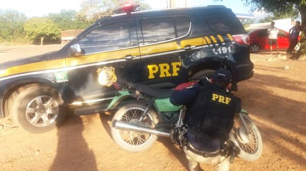 PRF de Floriano prende homem com moto roubada na região de Jerumenha.(Imagem:PRF)