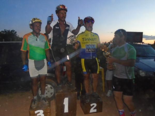 Atletas participam de mais uma edição da Corrida Ciclística do Pequi.(Imagem:FlorianoNews)