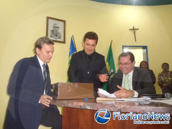 Vereador Carlos Antônio é eleito novo presidente. da Câmara de Floriano.(Imagem:FlorianoNews)