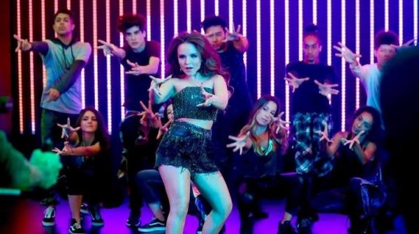 Larissa Manoela no clipe de Hoje a Noite é Nossa.(Imagem:Divulgação)