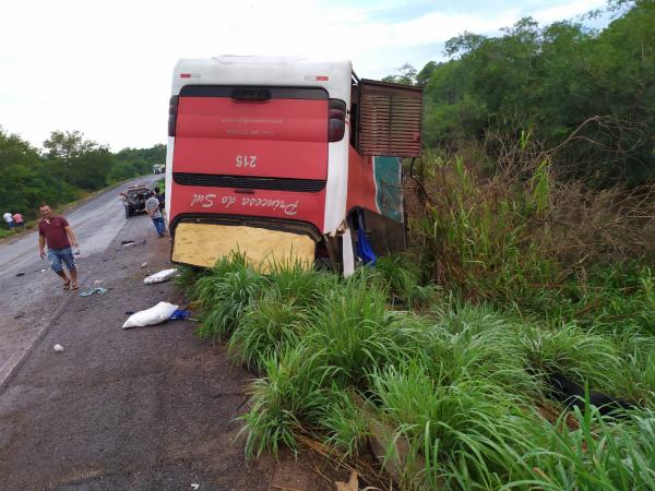 Ônibus vira em Bertolínia e deixa mais de 40 feridos(Imagem:Divulgação)