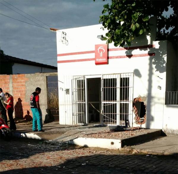 Bando explode posto de atendimento do Bradesco em Monsenhor Gil.(Imagem:Cidade Verde)