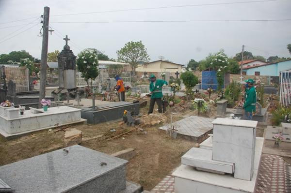 Prefeitura de Floriano recupera cemitérios para o Dia dos Finados.(Imagem:Waldemir Miranda)