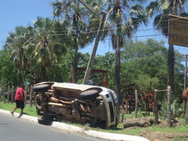 Vice-prefeito sofre acidente e capota carro em Floriano.(Imagem:FlorianoNews)