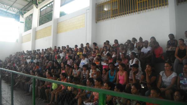 Emoção durante sorteio das moradias populares em Floriano.(Imagem:FlorianoNews)