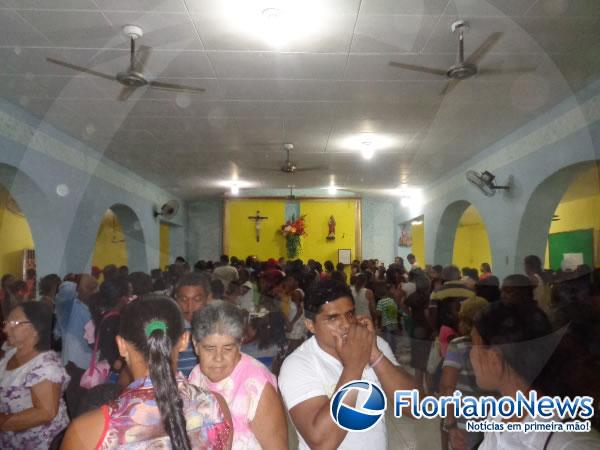 Igreja repleta de fieis.(Imagem:FlorianoNews)