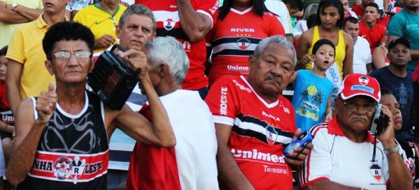 A turma do rádio no estádio Albertão.(Imagem: Abdias Bideh/GloboEsporte.com)