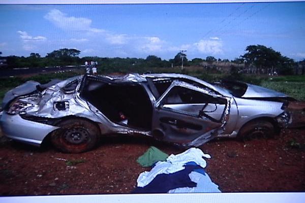 Carro envolvido no acidente(Imagem:Tv Alvorada e PRF)