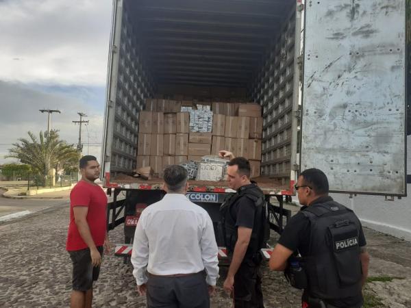 Cigarros contrabandeados apreendidos em Cocal(Imagem:Tiago Mendes/TV Clube)