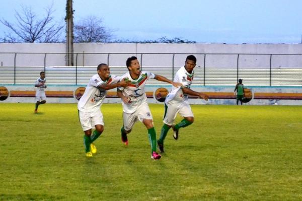 O atacante Agostinho tem passagens pelo futebol dos Emirados Árabes.(Imagem:Jéfferson Emmanuel / GloboEsporte.com/pb)