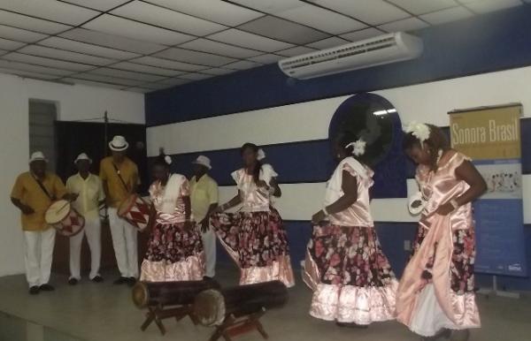  Sonora Brasil apresentou o grupo quilombola Raízes do Bolão em Floriano.(Imagem:FlorianoNews)