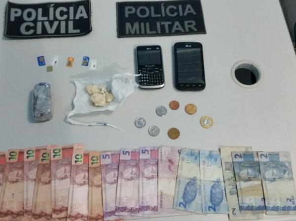 Material apreendido pelos policiais durante a prisão.(Imagem:Divulgação/Polícia Civil)