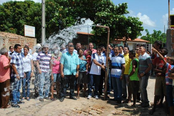 Prefeito Gleydson Resende inaugura sistema de água no bairro Vereda Grande.(Imagem:Reprodução/Facebook)