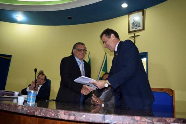 Gilberto Júnior participa da abertura do ano legislativo na Câmara de Floriano.(Imagem:Waldemir Miranda)