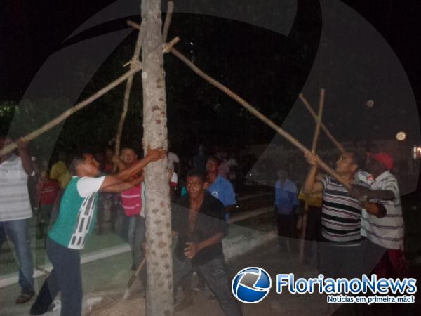 Festejos de Nossa Senhora de Nazaré inicia com o tradicional levantamento do mastro.(Imagem:FlorianoNews)