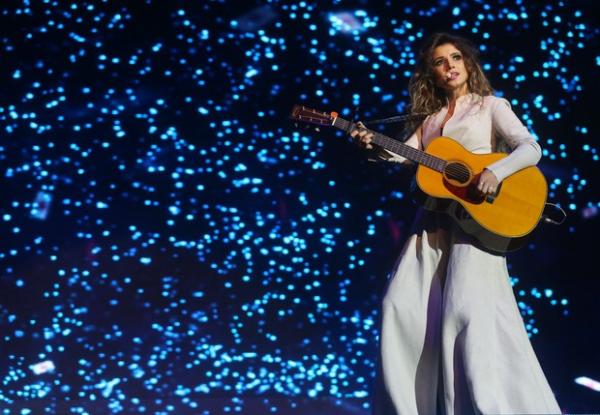 Paula Fernandes em apresentação em São Paulo.(Imagem: Iwi Onodera/EGO)