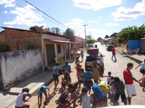 No dia de Natal, bom velhinho distribui bombons às crianças florianenses.(Imagem:FlorianoNews)