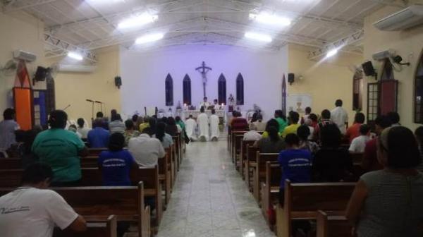 Paróquia de São Raimundo Nonato realiza missa de adoração ao Santíssimo.(Imagem:FlorianoNews)