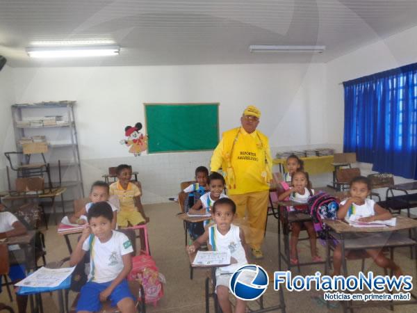 Repórter Amarelinho convida escolas para o Show do Carrapeta.(Imagem:FlorianoNews)