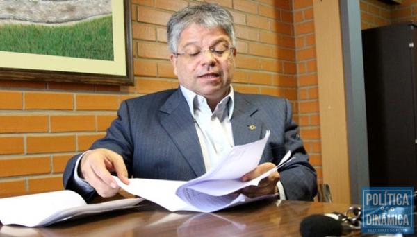 Gustavo Neiva diz que governo quer esconder.(Imagem:Jailson Soares/PoliticaDinamica.com)