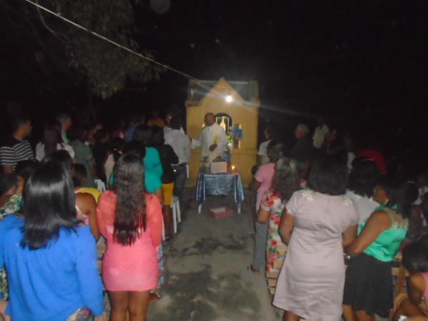 Fieis participam da coroação de Nossa Senhora na zona rural de Floriano. (Imagem:FlorianoNews)