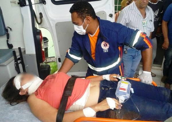 Mulher ferida foi atendida e encaminhada para o HUT em Teresina.(Imagem:CampoMaioremfoco)