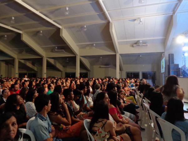 Público lota show do humorista Tirullipa em Floriano.(Imagem:FlorianoNews)