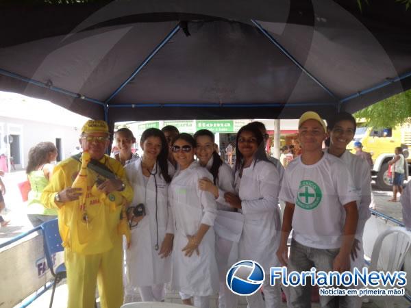 Alunos realizam manhã de ação social na Praça Dr. Sebastião Martins.(Imagem:FlorianoNews)