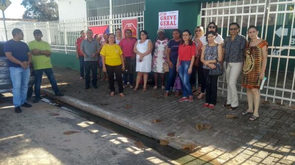 Professores da rede pública estadual de Floriano aderem a greve geral por reajuste salarial(Imagem:FlorianoNews)