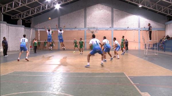 Com nomes experientes, Sinopse fica com vice após duas derrotas para Mano Vôlei no torneio.(Imagem:TV Clube)