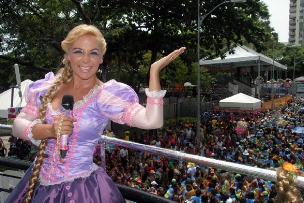 Carla Perez comanda o bloco Algodão Doce.(Imagem:Marcelo Machado / Ag. Haack)