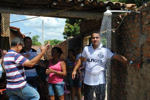 Prefeito Gleydson Resende inaugura sistema de água no bairro Vereda Grande.(Imagem:Reprodução/Facebook)