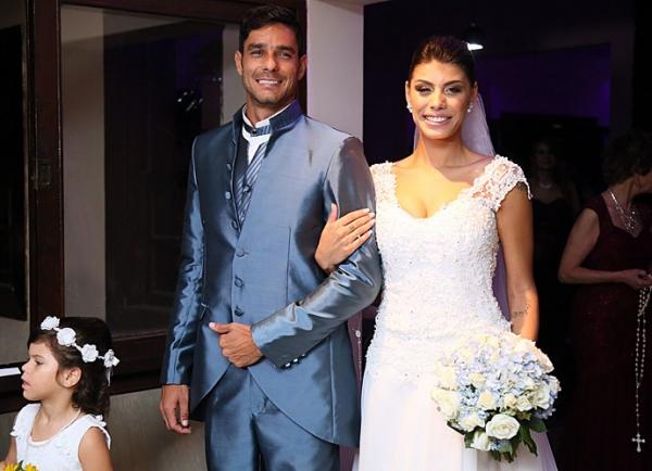 Ex-BBBs Fran e Diego se casam no Rio; vestido custou R$ 12 mil .(Imagem:Globo.com)