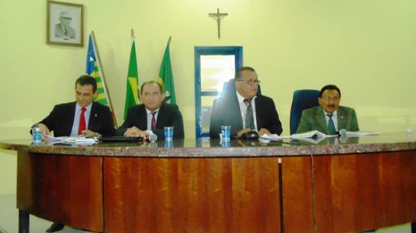 Prefeito apresenta mensagem na abertura do ano legislativo.(Imagem:Secom)