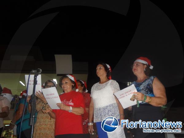 Apresentação do coral Feliz Idade marcou a abertura da Semana do Natal em Floriano.(Imagem:FlorianoNews)