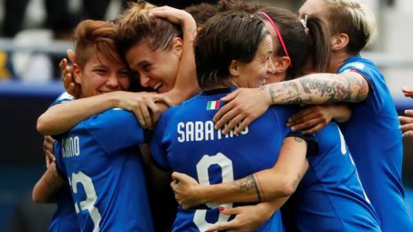 Azurra não toma conhecimento da equipe adversária e vence por 5 a 0, com direito a três gols de Girelli e dois de Galli. Italianas enfrentam o Brasil na última rodada do Grupo C(Imagem:Divulgação)