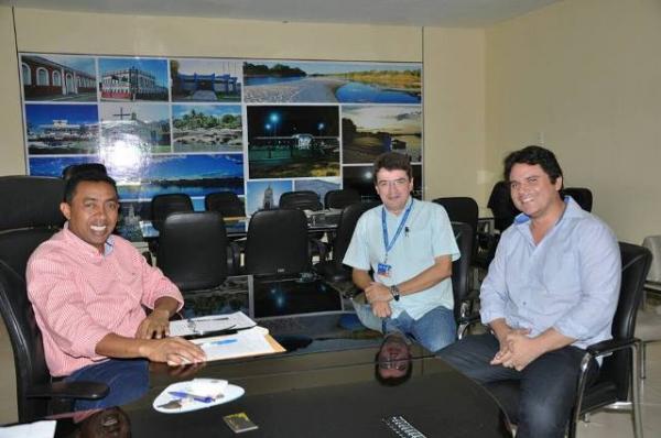 Reunião entre Caixa e Prefeitura debate setor de habitação em Floriano.(Imagem:SECOM)