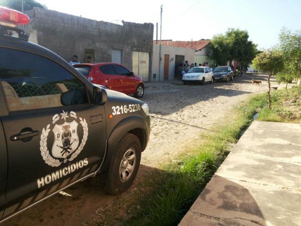 Sargento da PM é suspeito de matar mulher a facadas em casa no Dirceu em Teresina.(Imagem:Francisco Lima/TV Cidade Verde)