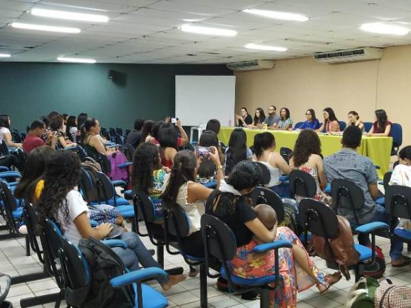 Estudantes do Curso de Letras da UESPI de Floriano debatem sobre ensino.(Imagem:Letras UESPI FLO)