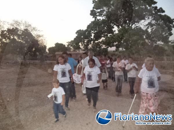 Procissão marca encerramento do festejo de Santa Teresinha na zona rural de Floriano.(Imagem:FlorianoNews)