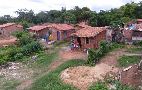 Família mora na ocupação Terra Prometida, na Zona Sul de Teresina(Imagem:Neyara Pinheiro/TV Clube)