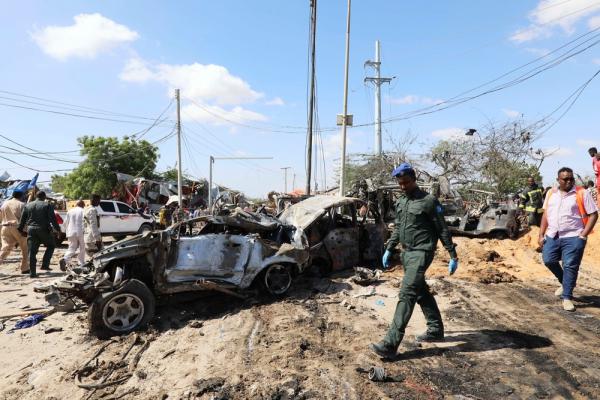 Explosão de carro-bomba em Mogadíscio, na Somália, na manhã deste sábado (28)(Imagem:REUTERS/Feisal Omar)