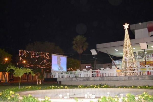 Prefeitura de Floriano deixa a cidade em clima de Natal.(Imagem:Waldemir Miranda)