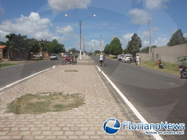 Cabine de caminhão destrava e provoca acidente na Av. Dirceu Arcoverde.(Imagem:FlorianoNews)