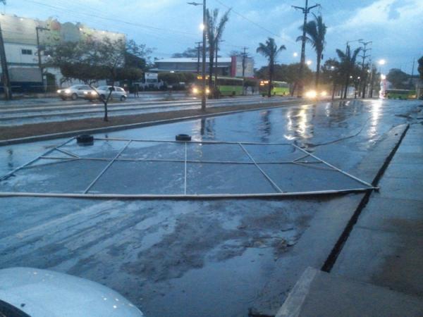 Queda de placa durante a chuva deixa quase 40 bairros de Teresina sem energia.(Imagem:Divulgação)