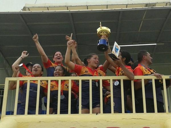 Delta Rugby feminino levanta taça do Nordeste Sevens pela primeira vez.(Imagem:Divulgação)