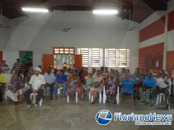 Pais da terceira idade receberam homenagem do CRAS II pela passagem do seu dia.(Imagem:FlorianoNews)