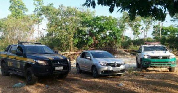 PRF e PM recuperam veículo que havia sido roubado em Teresina.(Imagem:PRF)